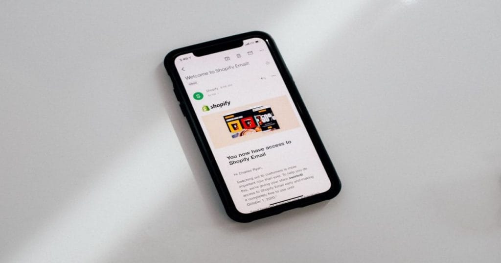 Aprenda a otimizar e personalizar o layout da homepage da sua loja Shopify de forma eficaz. Descubra como um especialista pode transformar sua vitrine digital.
