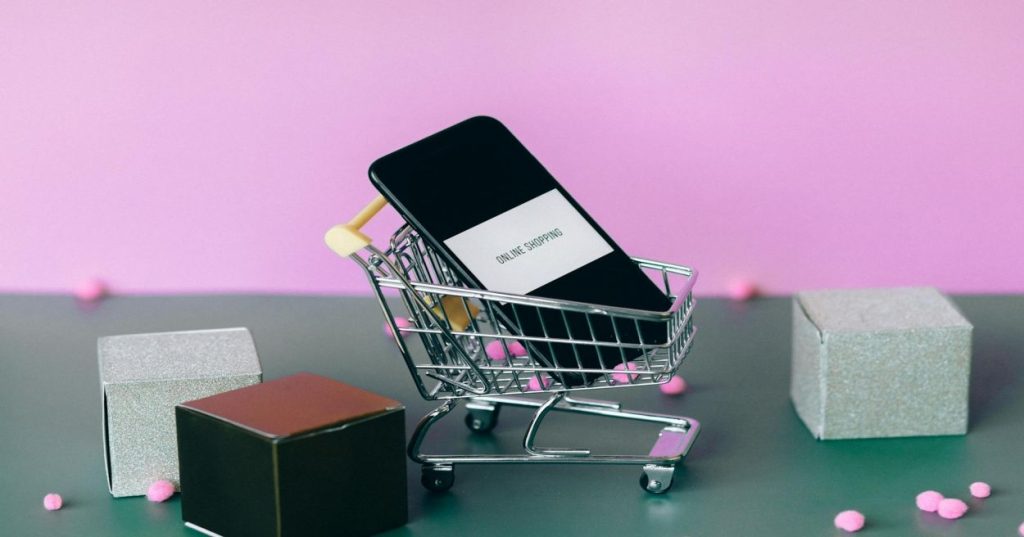 Aprenda a criar um e-commerce de serviços profissionais focado em conversão usando WordPress e WooCommerce. Descubra os plugins essenciais e o fluxo para vender seus serviços online.