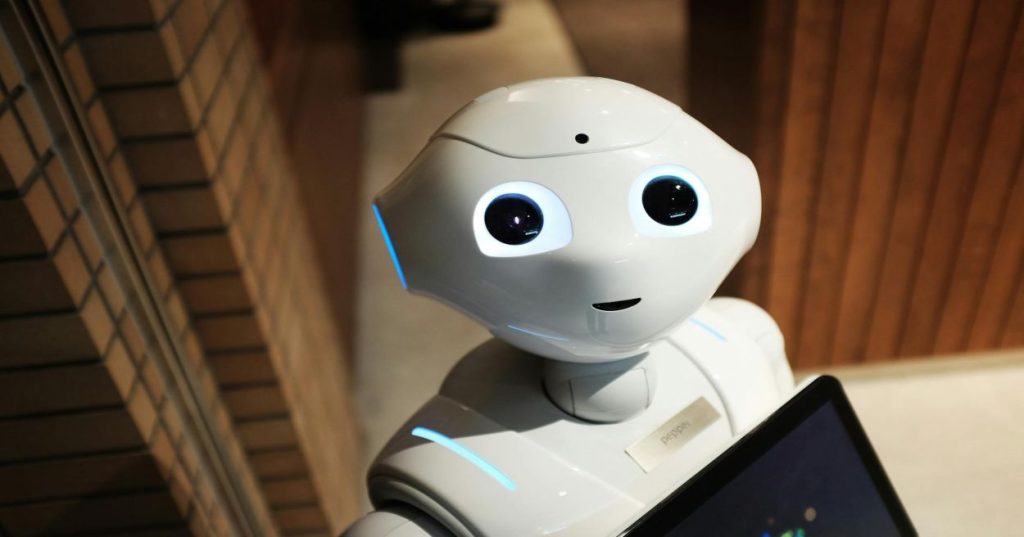 Descubra como Python e IA viabilizam aplicações móveis inteligentes. Explore otimização de modelos para inferência on-device e automação de fluxos de trabalho para performance superior. Aprenda as chaves para o desenvolvimento AI-native.