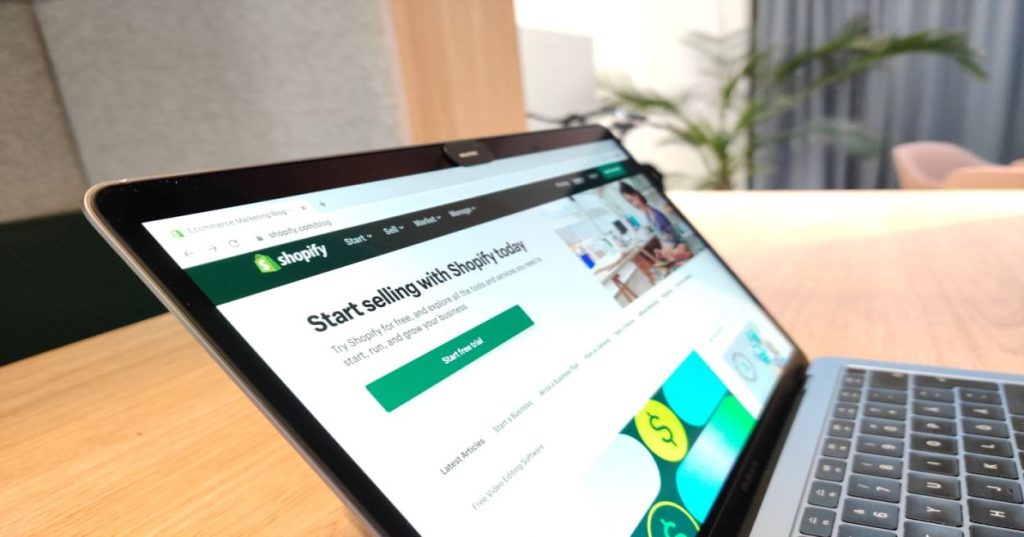 Otimize seus anúncios Shopify para o nicho infantil e de bebê. Aprenda estratégias com apps e recursos Shopify para alcançar pais e aumentar suas vendas de forma eficaz.