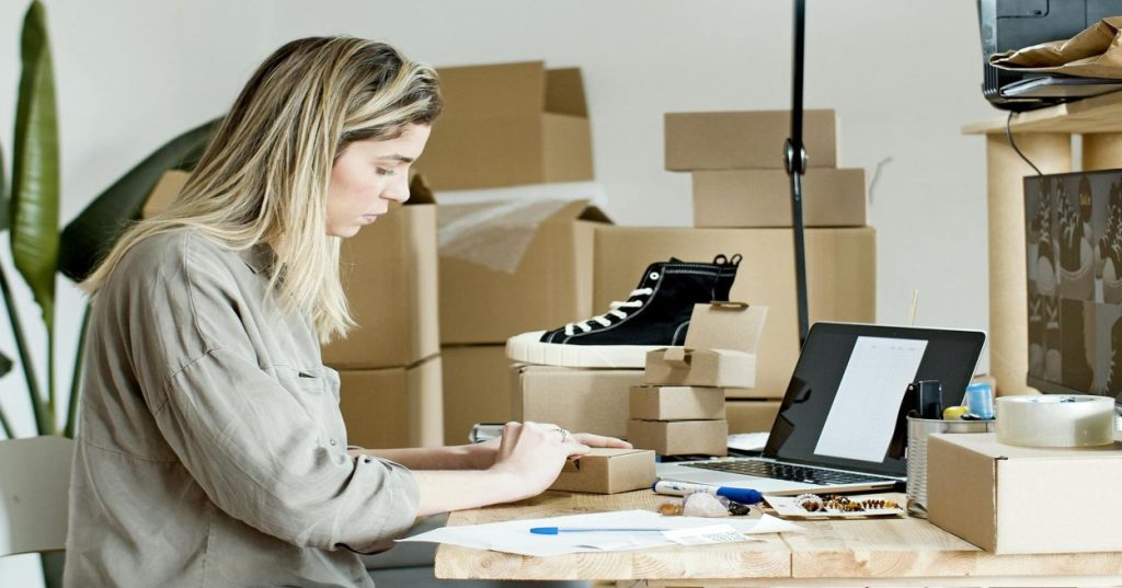 Aprenda a otimizar a exportação de produtos Shopify para obter um CSV personalizado e pronto para qualquer sistema. Descubra ferramentas e estratégias eficazes para grandes catálogos.
