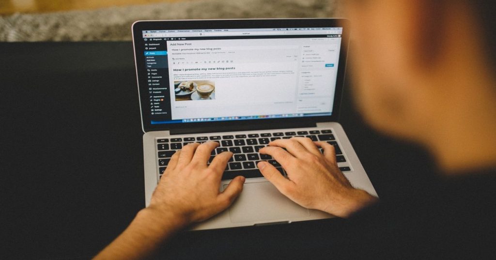 Aprenda sobre a importância da arquitetura, segurança e boas práticas em PHP e MySQL para manter e otimizar seu plugin WordPress customizado. Garanta escalabilidade e performance.