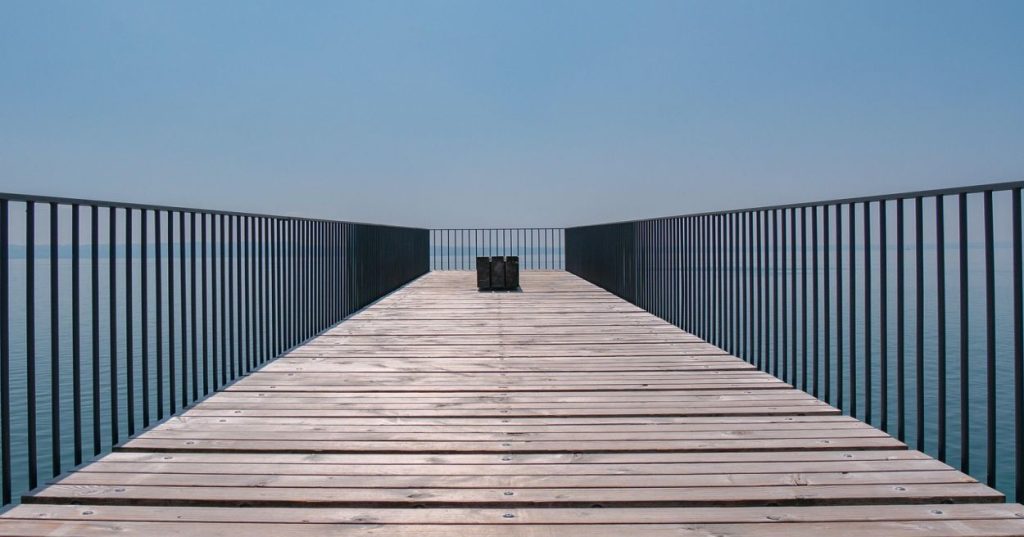 Qual a melhor IA para contabilidade? Como programador, analiso os principais modelos do mercado e explico por que a automação sob medida é a melhor escolha.